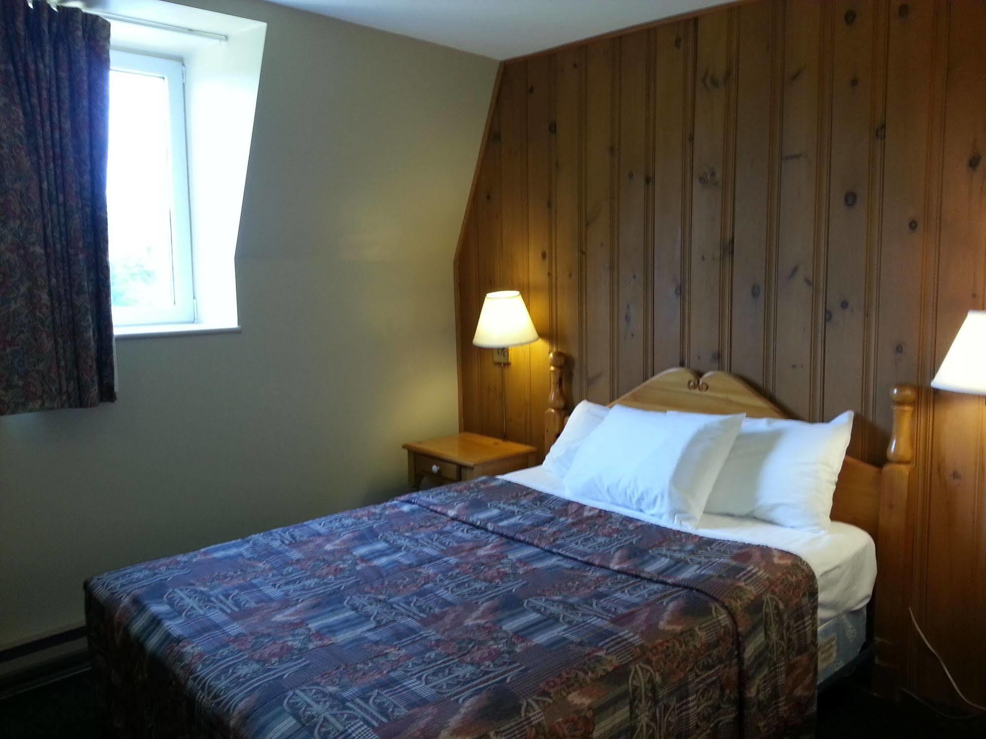 Hotel Le Chantecler Sainte-Adèle Εξωτερικό φωτογραφία