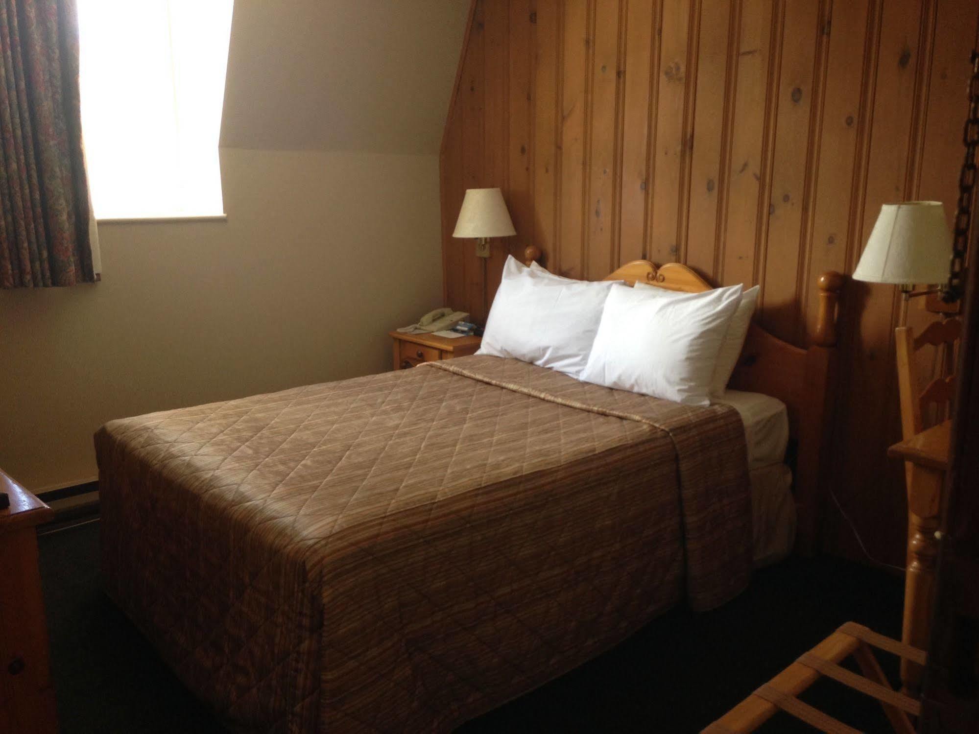 Hotel Le Chantecler Sainte-Adèle Εξωτερικό φωτογραφία